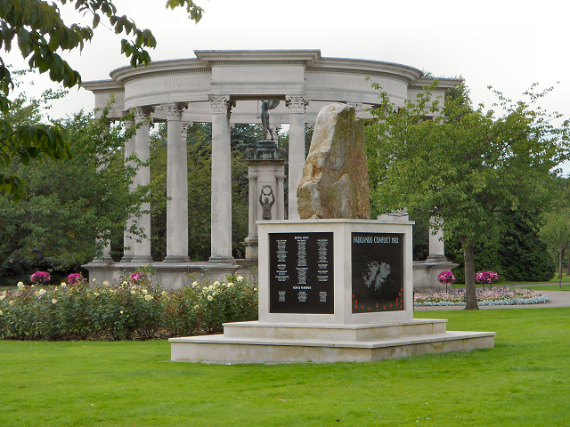 What would independence mean for war memorials and Remembrance events?